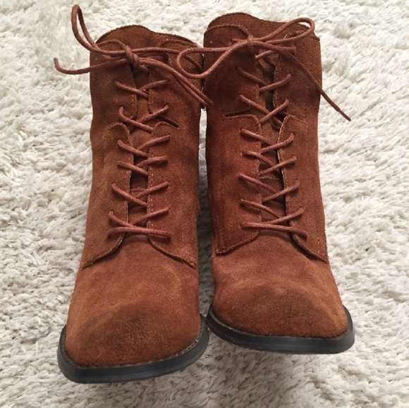 VERY VOLATILE Suede Wedge Booties Size 7 - Picture 3 of 8